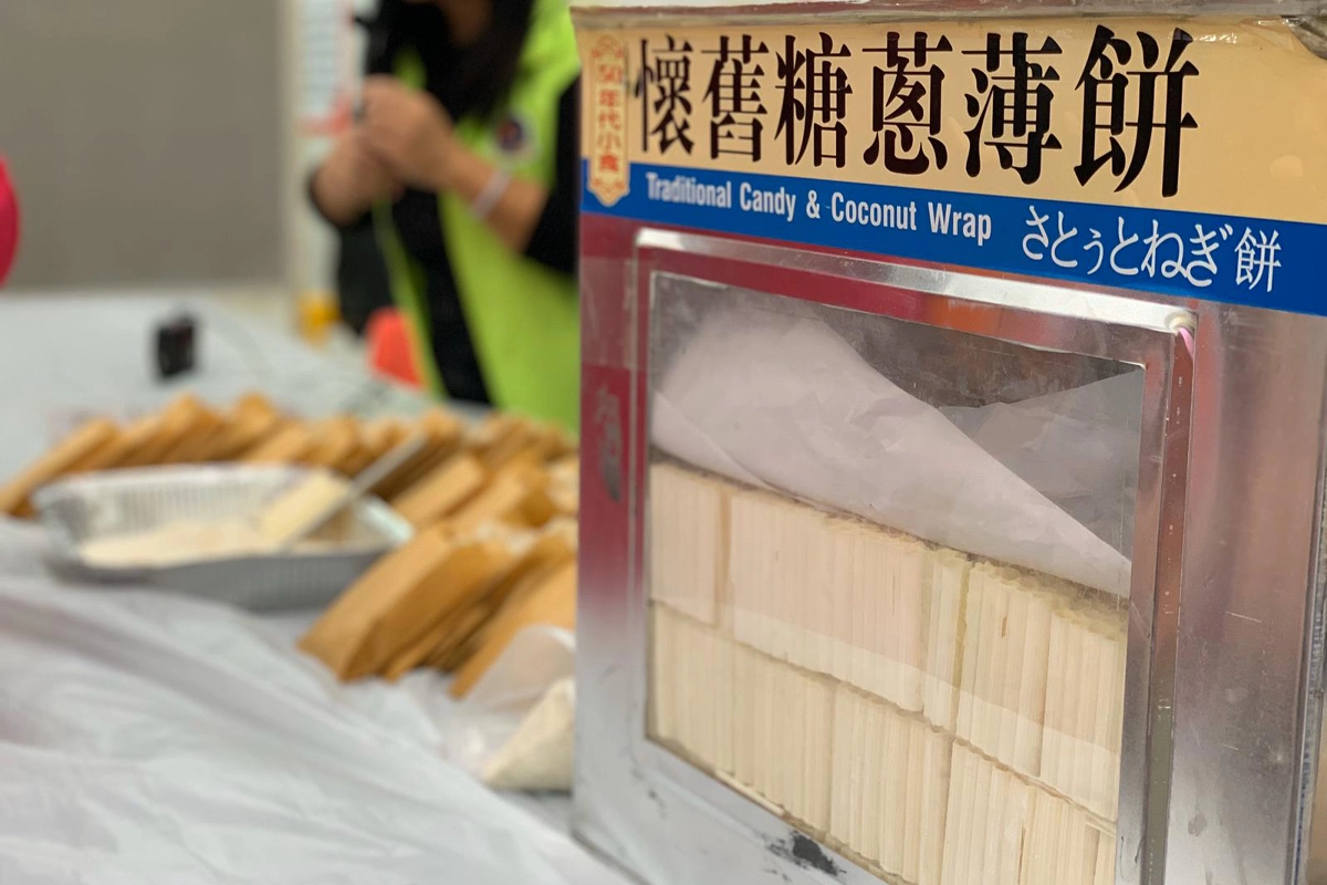 糖蔥餅即場製作示範，香港傳統中式小食攤位服務
